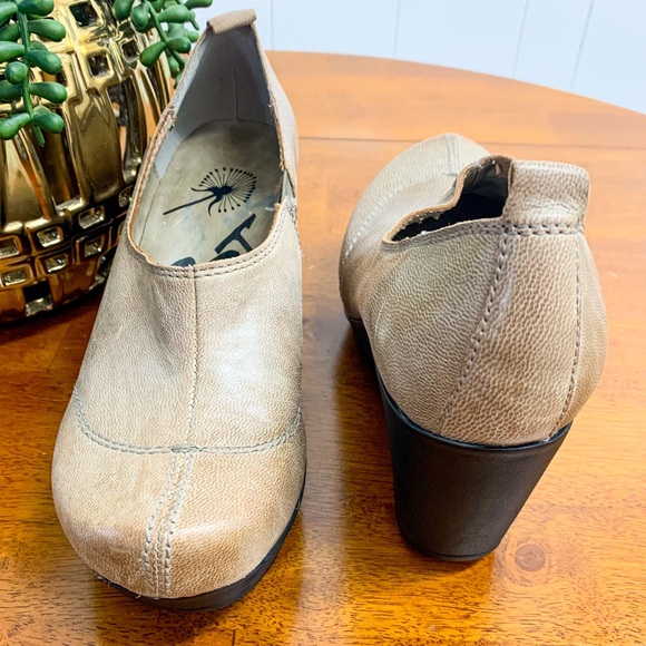 **SOLD** OTBT Washougal Leather Platform Wedge - Picture 4 of 8